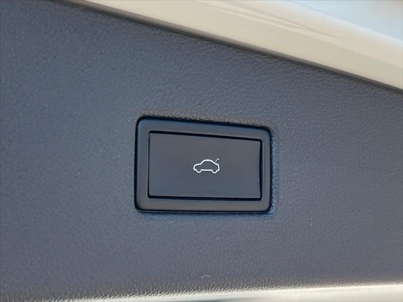 Volkswagen Tiguan 1,5 TSi 110 kW 7DSG R-LINE - fotka 25 z 27