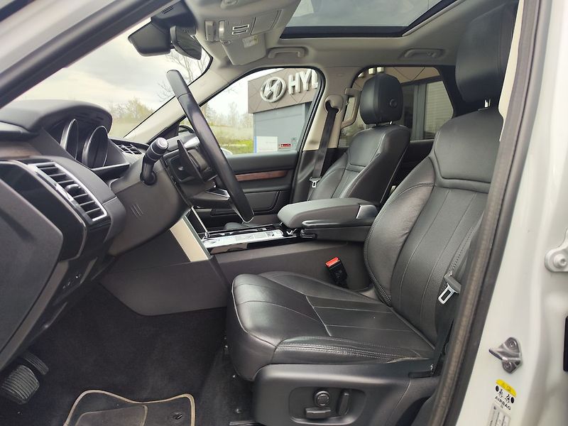 Land Rover Discovery 3.0 Td6 HSE/190kW Pano 7.míst - fotka 16 z 38
