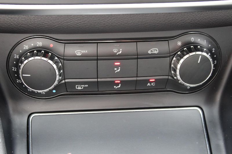 Mercedes-Benz CLA 180 Shooting Brake - fotka 15 z 20