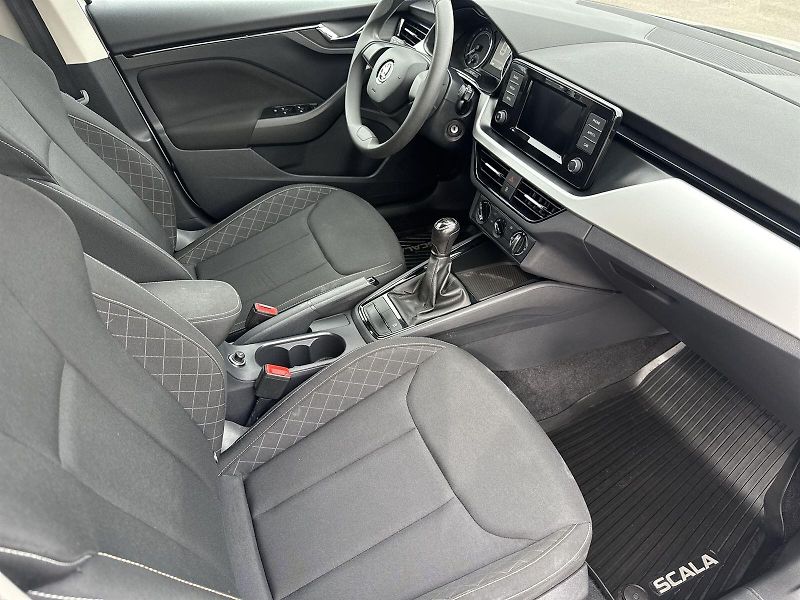 Škoda Scala (2021) 1.0 TSI Ambition - fotka 9 z 29