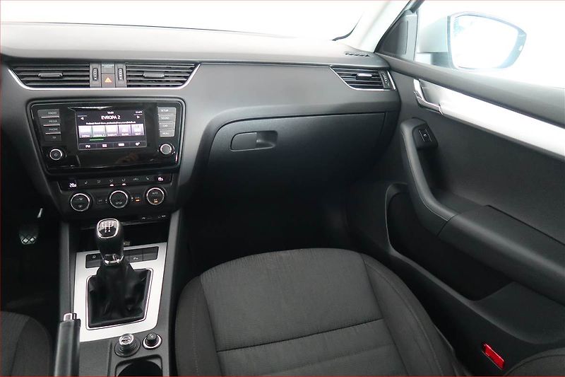 Škoda Octavia (2015) Elegance 1.6 TDI, Tempomat - fotka 8 z 17