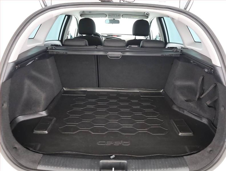 Kia Ceed (2018) 1.6 GDI, Serv.kniha, Tempomat - fotka 13 z 13