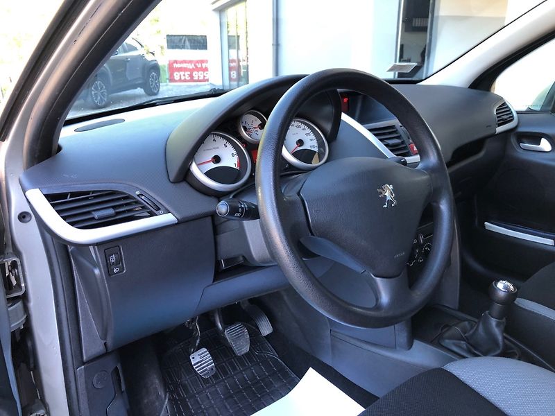 Peugeot 207 (2008) 1.4 Klima - fotka 17 z 22