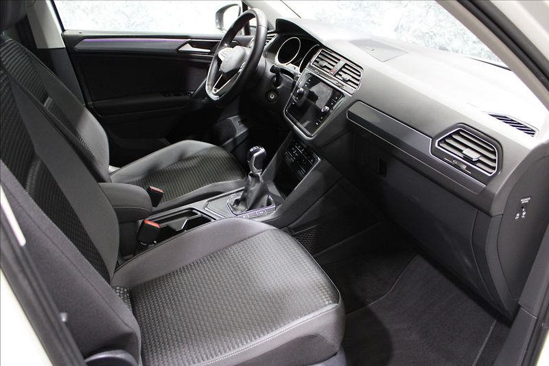 Volkswagen Tiguan 1,5 TSI Active 1.majitel - fotka 12 z 33