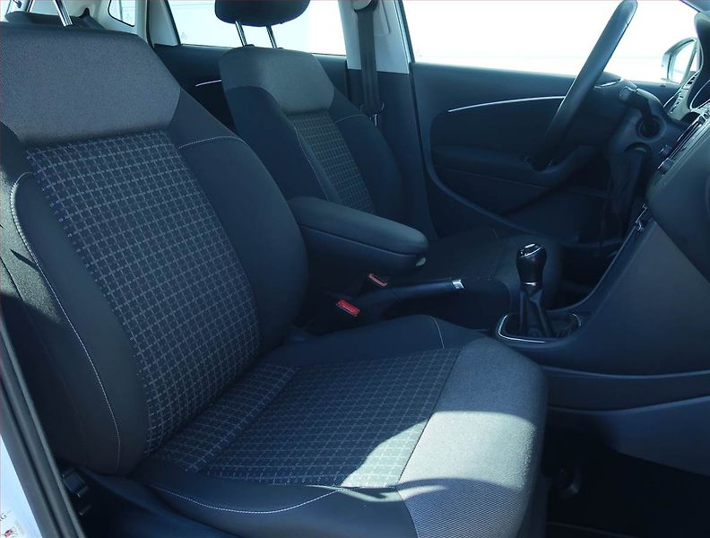 Volkswagen Polo (2014) Comfortline 1.2 TSI - fotka 9 z 17