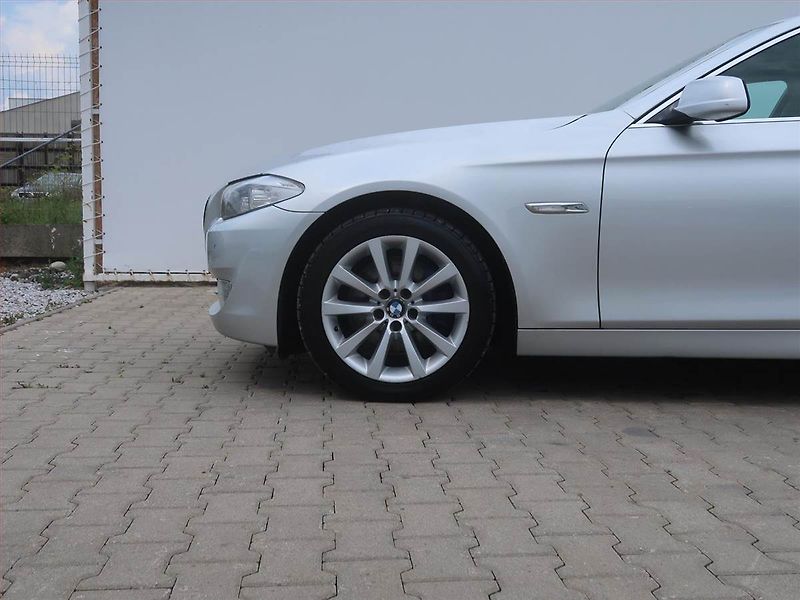 BMW Řada 5 (2010) 530d, Automat, Kůže, Bi-Xenony - fotka 14 z 16