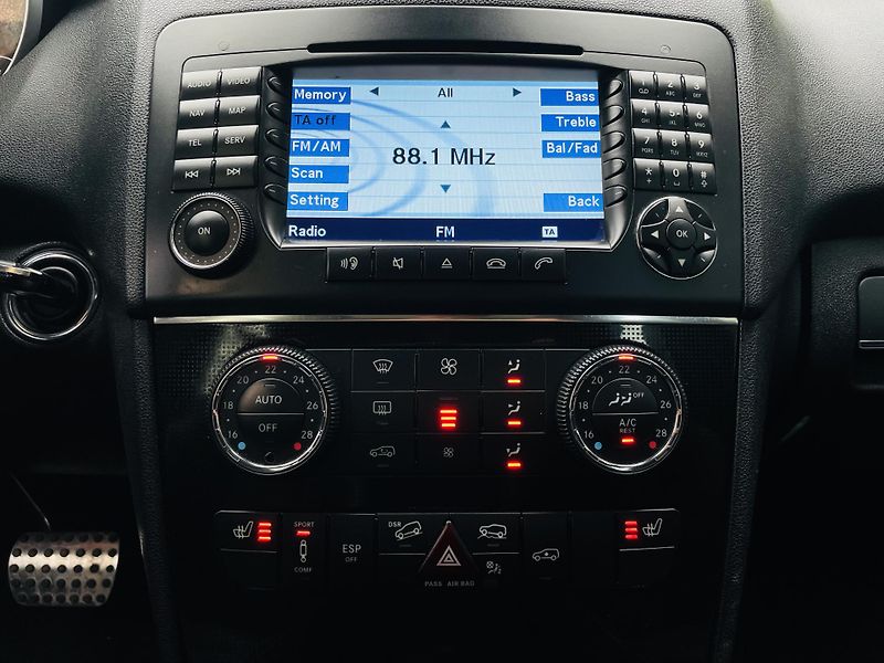 Mercedes-Benz Třídy M 320CDI 165KW 4MATIC TAŽNÉ 3500 - fotka 35 z 42