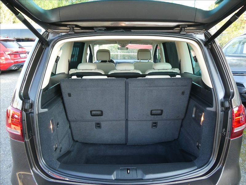 Volkswagen Sharan 2,0 TDi HIGHLINE, rezervace - fotka 17 z 50