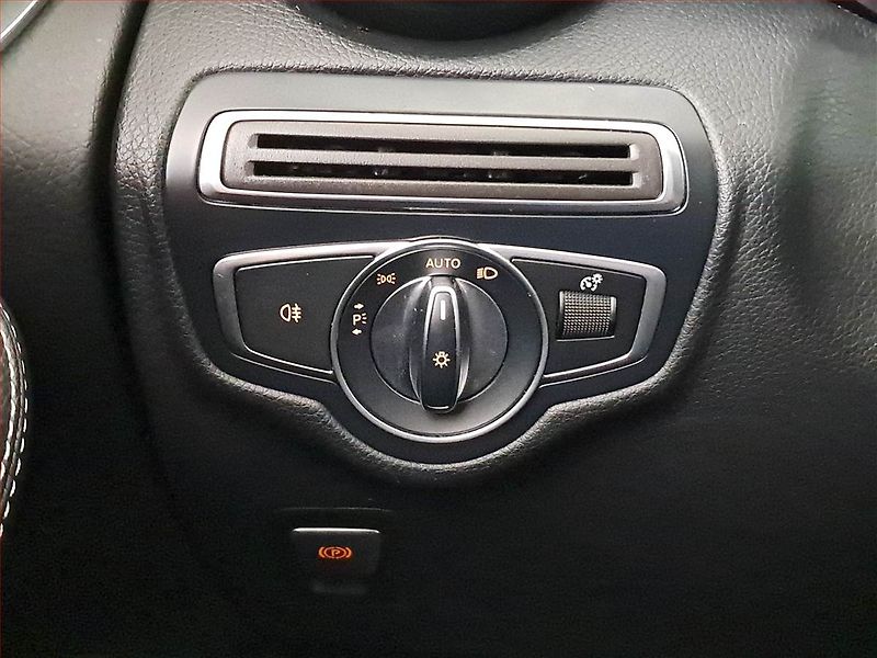 Mercedes-Benz GLC (2017) 220 d 4MATIC - fotka 20 z 23