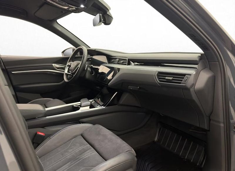 Audi Q8 e-tron 55 Quattro Kamera Tažné - fotka 22 z 36