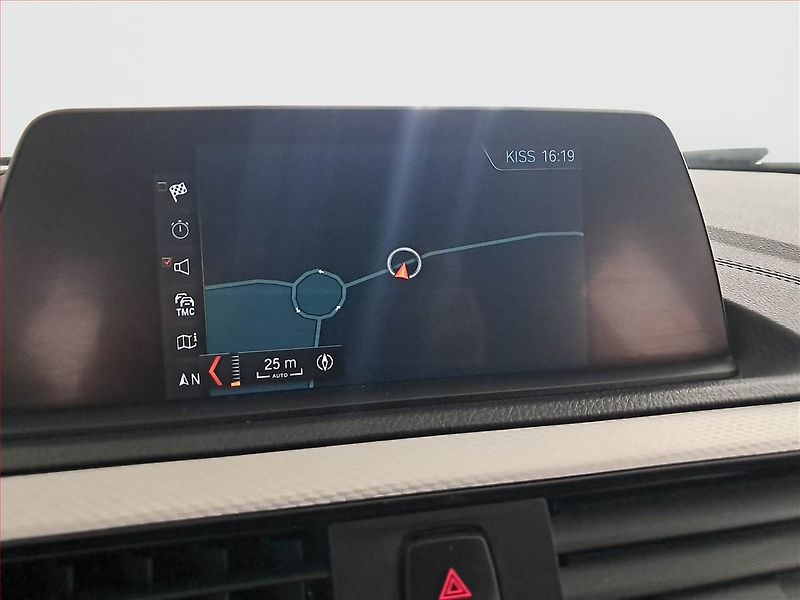 BMW Řada 1 (2018) 118i, Automat, Kůže, Navi - fotka 15 z 16