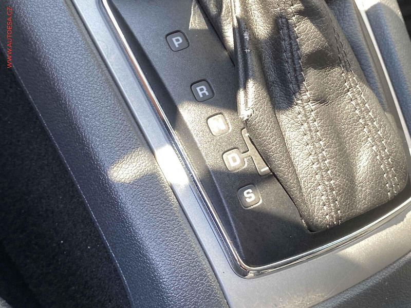 Škoda Octavia (2013) 2.0TDi, DSG, xenon - fotka 14 z 19