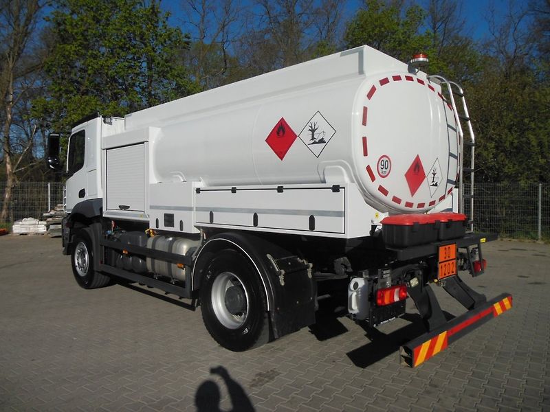 Mercedes-Benz 1832 Arocs, ADR, Cisterna pro - fotka 4 z 39
