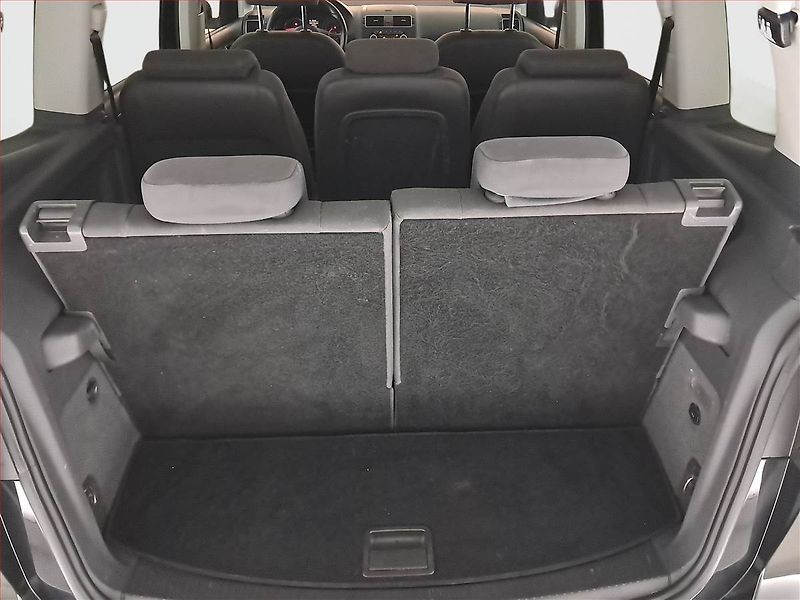 Volkswagen Touran (2012) 1.6 TDI, 7 míst, Navi - fotka 14 z 16