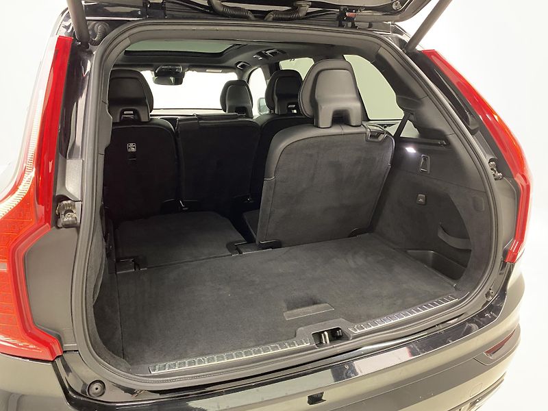 Volvo XC90 B5 AWD R-DESIGN REZERVACE - fotka 32 z 47