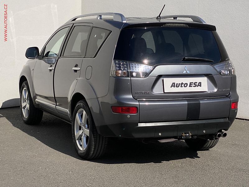 Mitsubishi Outlander (2009) 2.2d 4x4, 7míst, servis.kniha - fotka 6 z 16