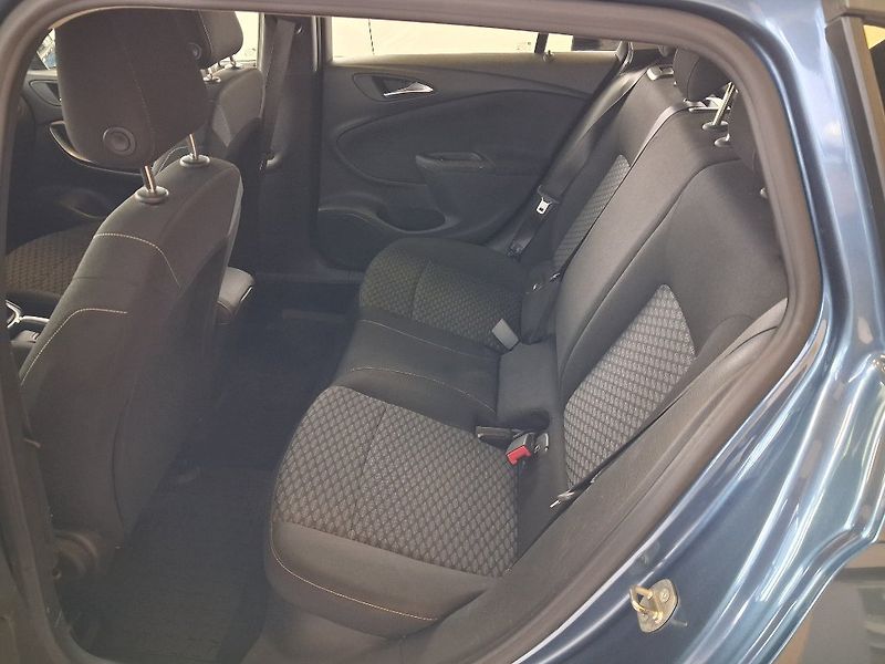 Opel Astra 1.4T 92kW 2016 - fotka 8 z 15