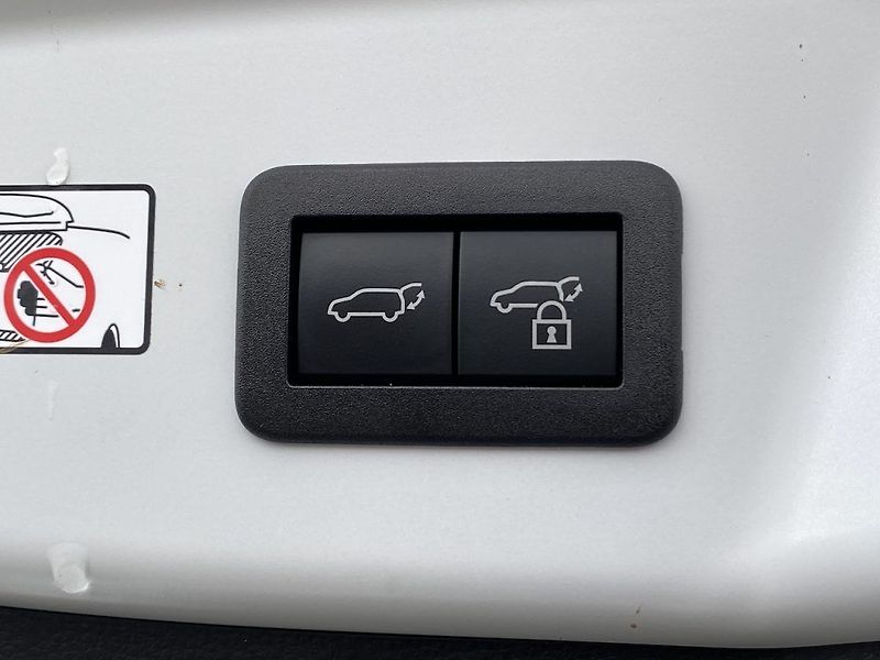 Toyota Prius 2.0Plug-in, ČR-1m, Prestige - fotka 32 z 34