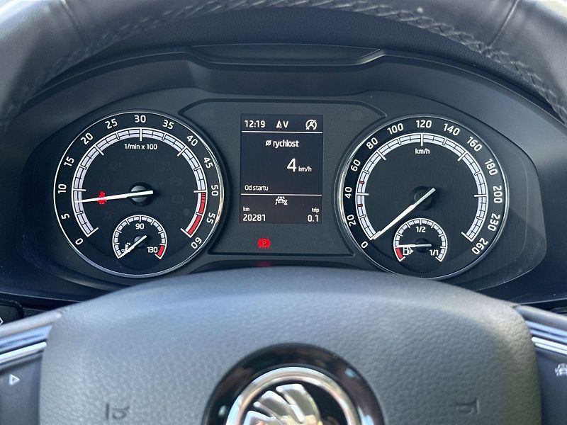 Škoda Karoq (2020) 1.6 TDI Ambition - fotka 11 z 29