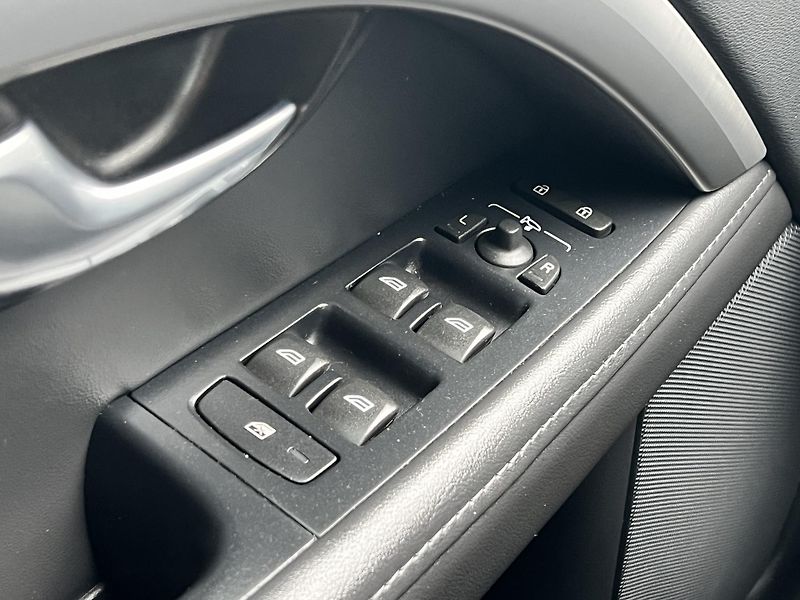 Volvo V70 2.0D D4 AUTOMAT KŮŽE KLIMA - fotka 9 z 41
