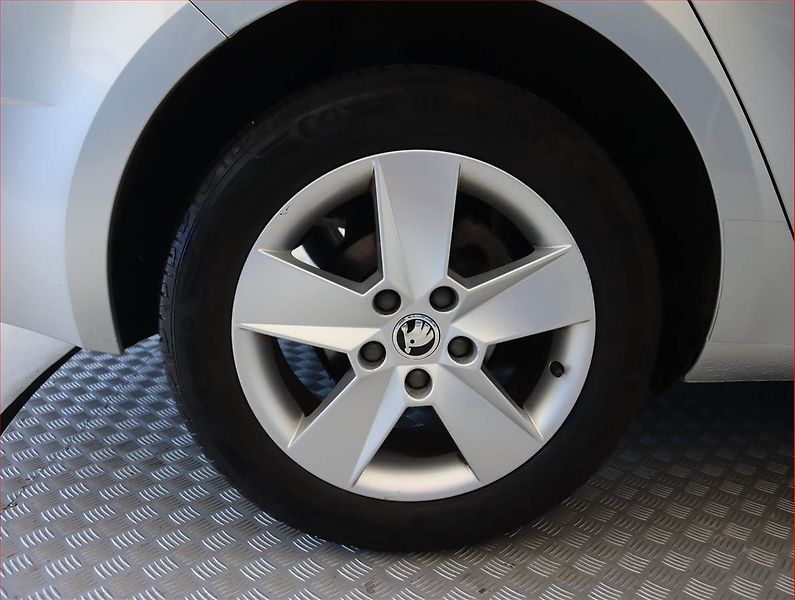Škoda Octavia (2019) 1.6 TDI, Automat, Serv.kniha - fotka 15 z 20