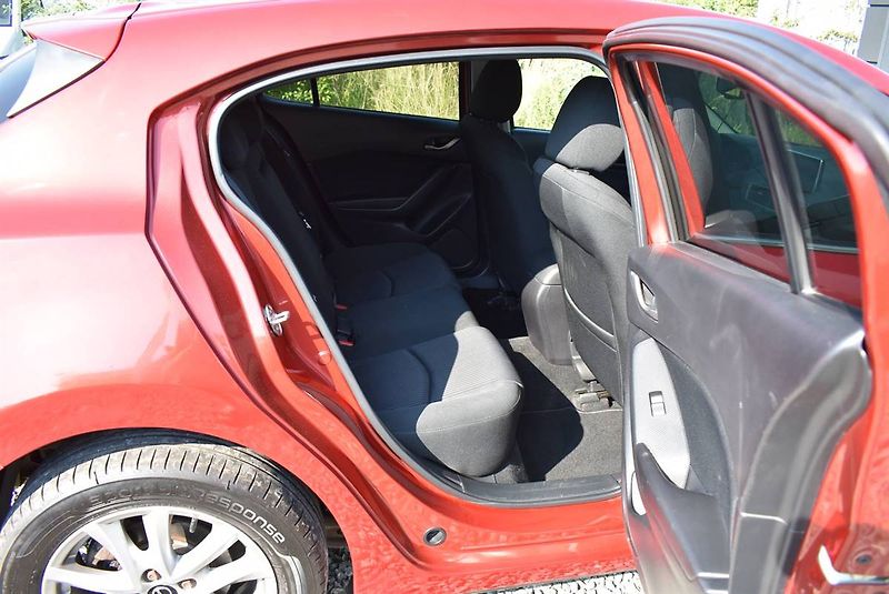 Mazda 3 2,0 16V SOUL RED,1.M,SERVIS! - fotka 12 z 15