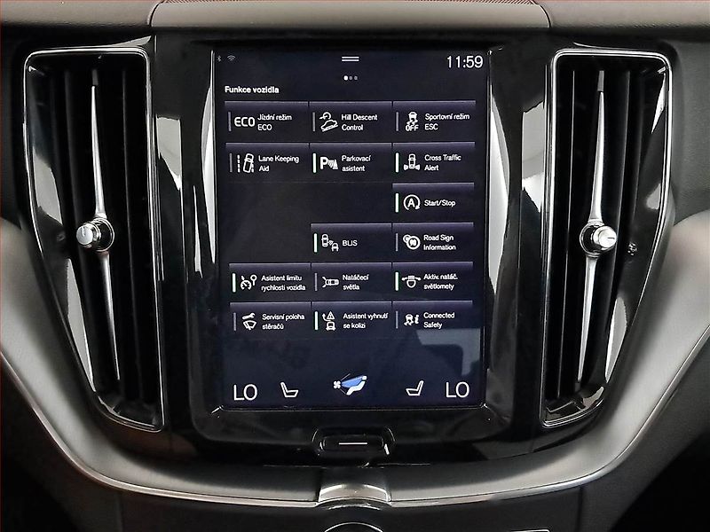 Volvo XC60 (2018) D4 AWD - fotka 17 z 21