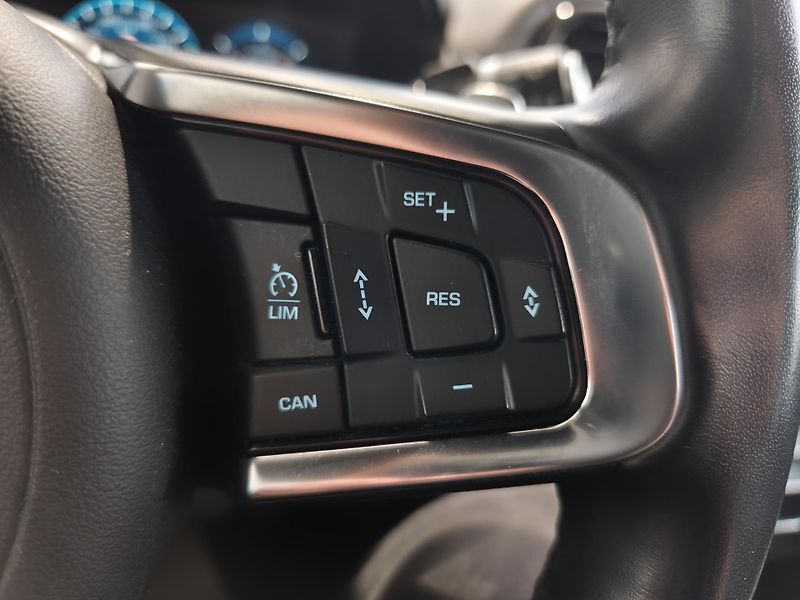 Jaguar F-Pace (2018) 3.0d 221kW S 4x4 AT - fotka 13 z 28