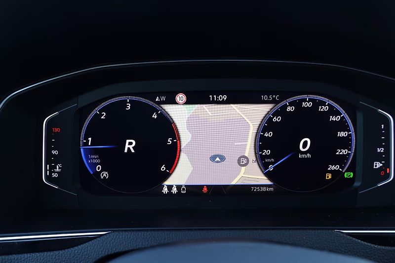 Volkswagen Passat 2.0 TDI Business Cockpit ACC - fotka 11 z 14