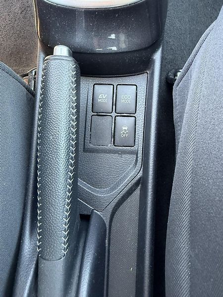 Toyota Yaris (2019) 1.5 Hybrid  - fotka 13 z 18