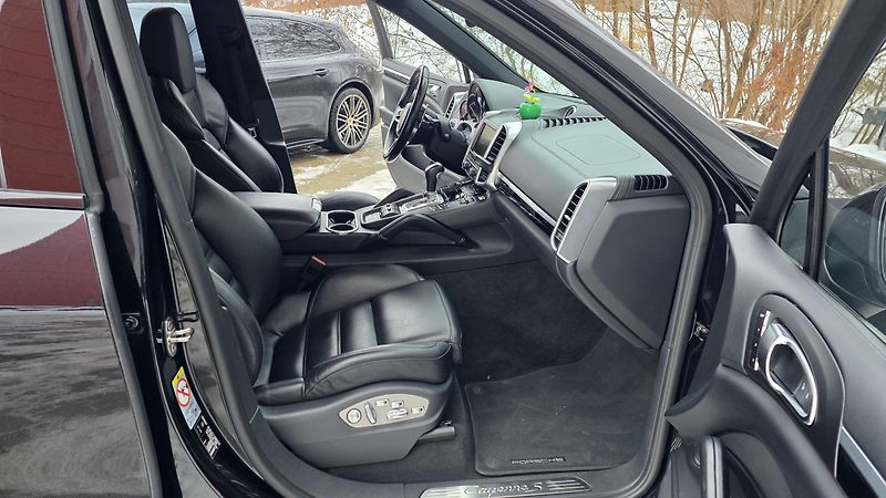 Porsche Cayenne (2016) 4.2tdi V8 VZDUCH CZ LED ZÁRUKA - fotka 12 z 13