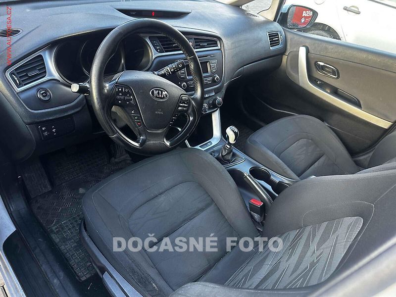 Kia Ceed (2017) 1.6i, 1.maj,ČR, autoAC, temp - fotka 3 z 3