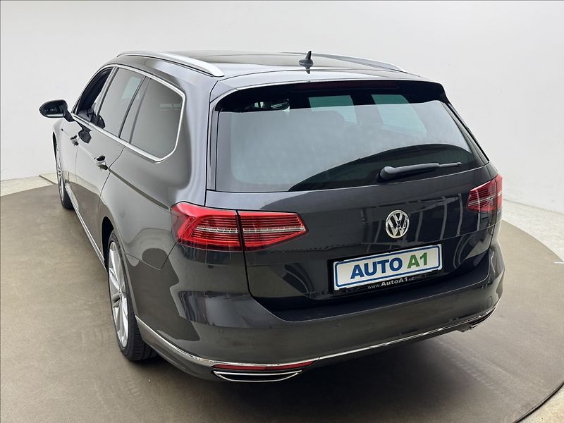 Volkswagen Passat 2,0 R-LINE DSG 4X4 VC DCC PANO - fotka 6 z 41