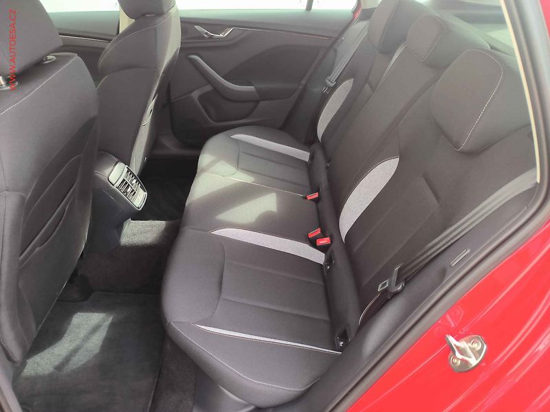 Škoda Kamiq (2024) 1.0 TSi, Selection, DSG - fotka 10 z 24