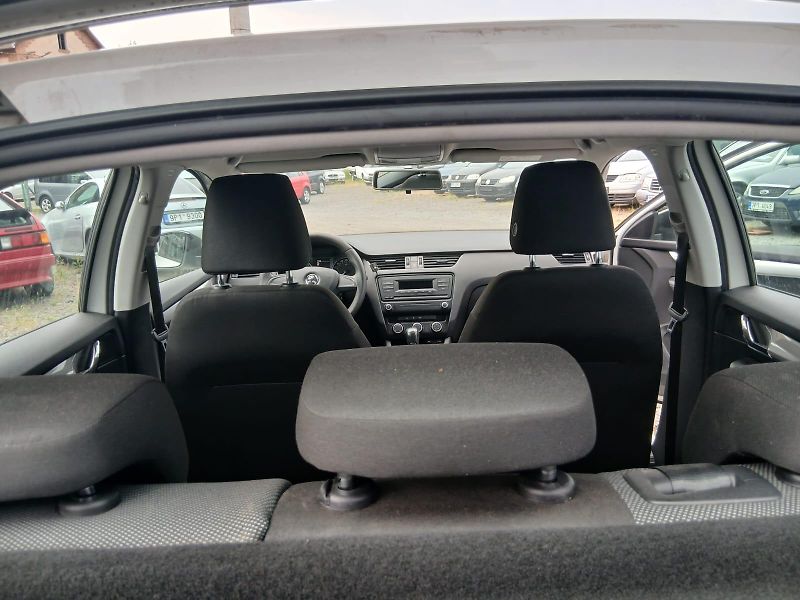 Škoda Octavia 1.6 TDI, bez koroze - fotka 36 z 39