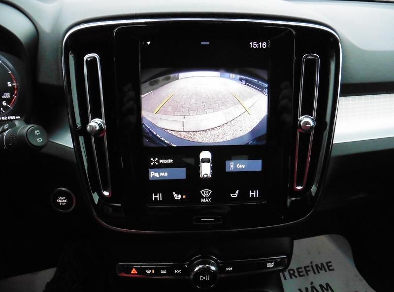 Volvo XC40 2,0 D3 Momentum PRO AWD A/T - fotka 13 z 15