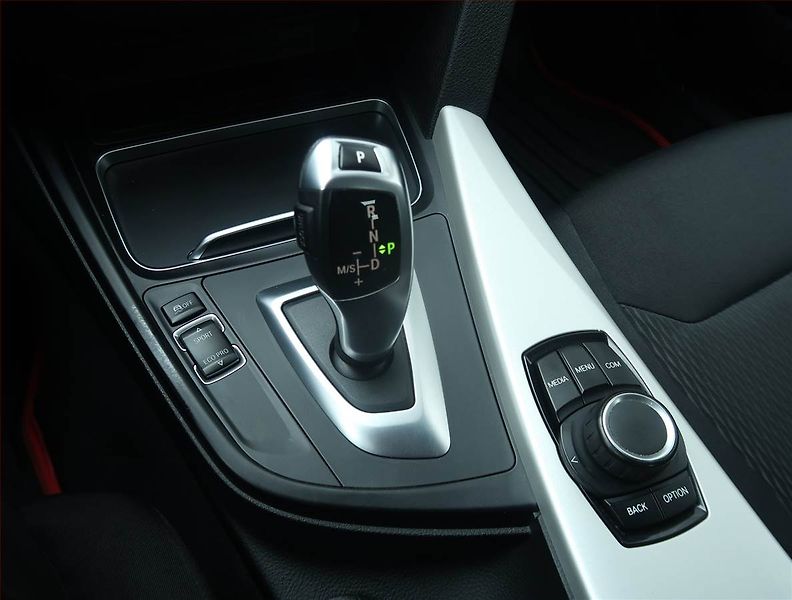 BMW Řada 3 (2018) 340 i xDrive, 4X4, Automat - fotka 13 z 22