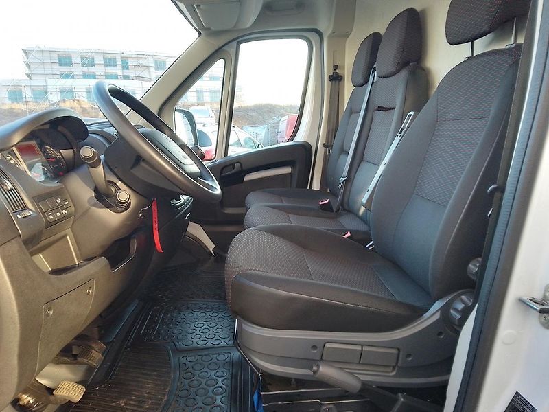 Peugeot Boxer (2024) 3500 L3H2 BlueHDi 140 MAN6 - fotka 10 z 34
