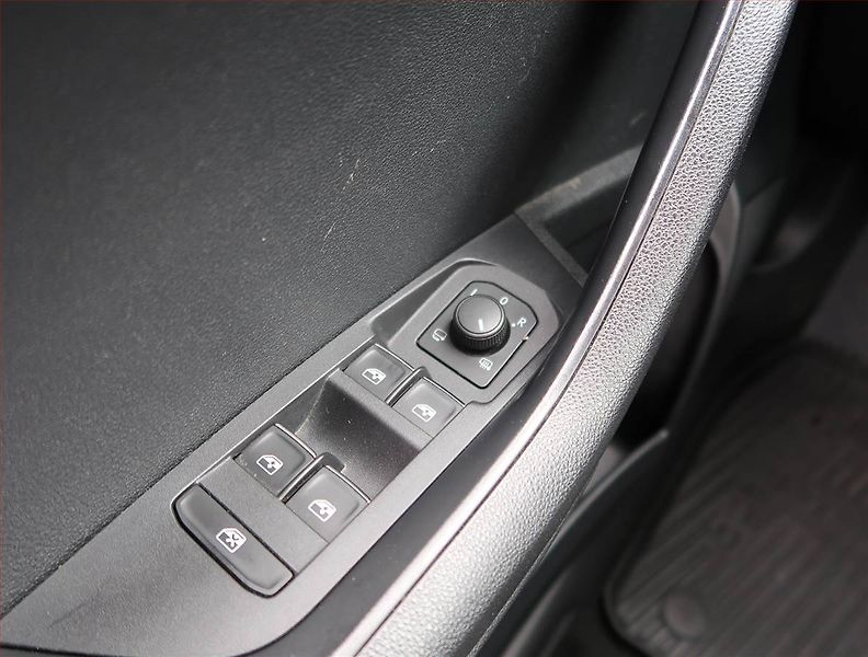 Škoda Karoq (2017) Style 1.5 TSI, Automat - fotka 17 z 19