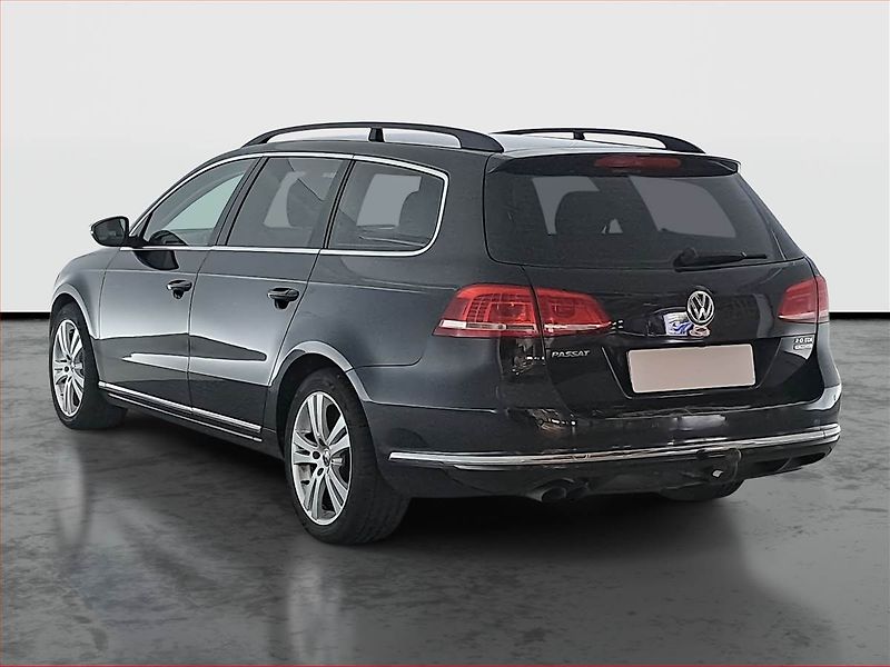 Volkswagen Passat (2011) 2.0 TDI, Navi, Xenony - fotka 4 z 16