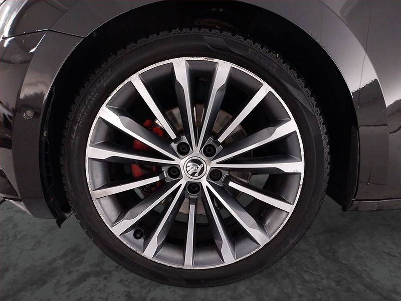 Škoda Superb (2016) Laurin&Klement 2.0 TDI 4x4 - fotka 15 z 24