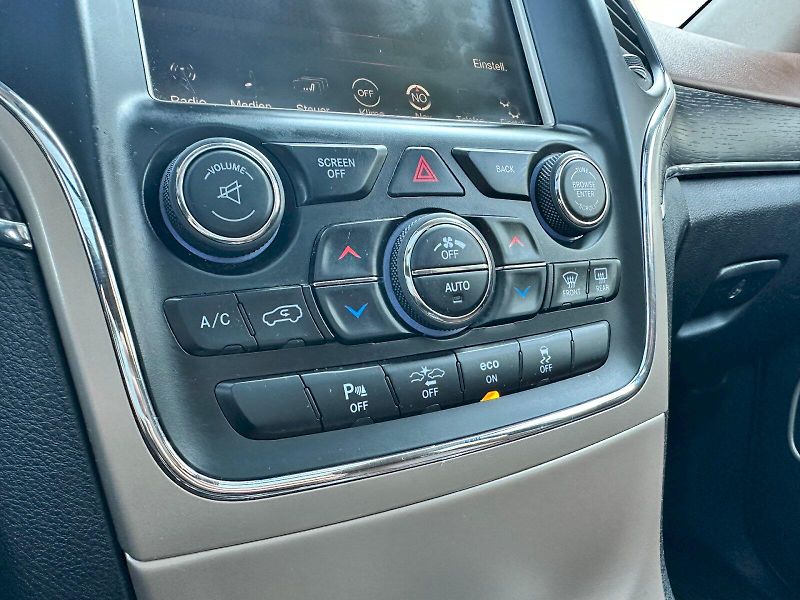 Jeep Grand Cherokee (2015) 3,0L V6 Diesel 184kW Summit 4W - fotka 17 z 26