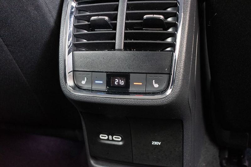 Škoda Octavia SCOUT TDI 147kW 4x4*TAŽNÉ*ČR1 - fotka 14 z 43
