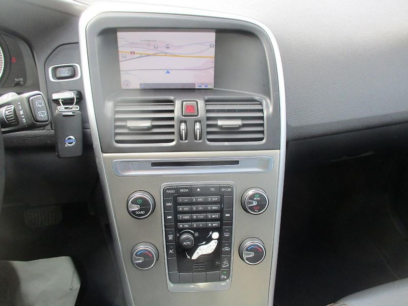 Volvo XC60 2.4 D5*AWD*NAVI*198 tkm*SUMMUM - fotka 20 z 56