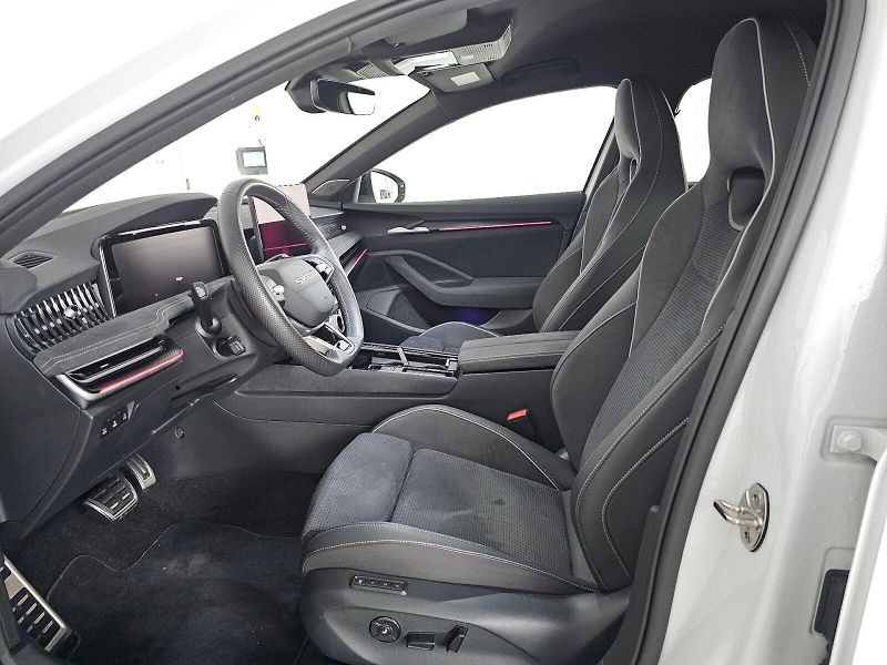 Škoda Superb (2025) 2.0TSi 195kW 4X4 SPORTLINE WEB - fotka 6 z 39