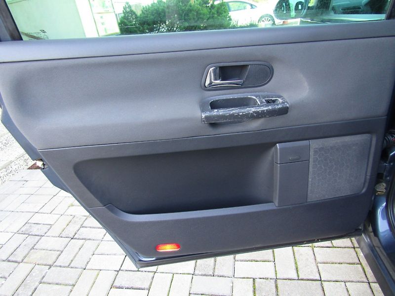 Volkswagen Sharan (2004) 1.9 TDI 85kW 7 SEDADEL - fotka 20 z 35
