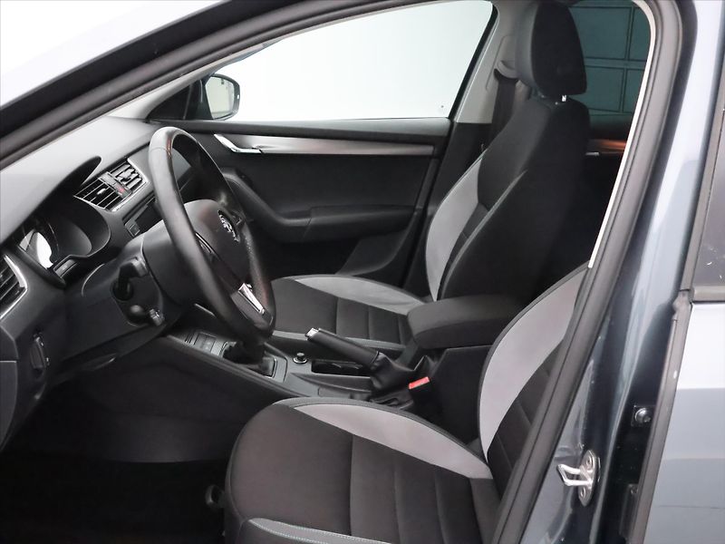 Škoda Octavia 1,6 TDI 81 kW JOY Aut.klima - fotka 10 z 24