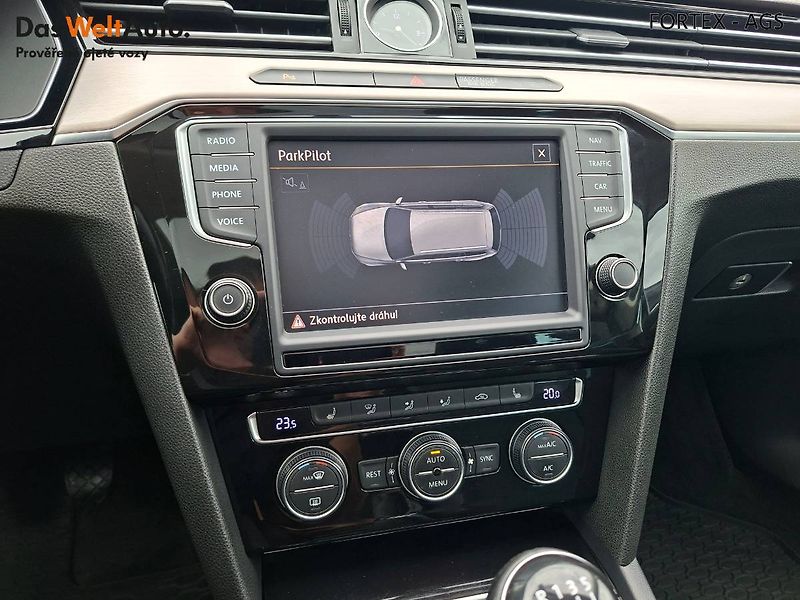 Volkswagen Passat (2015) Variant Highline, 2.0 TDI,110k - fotka 18 z 28