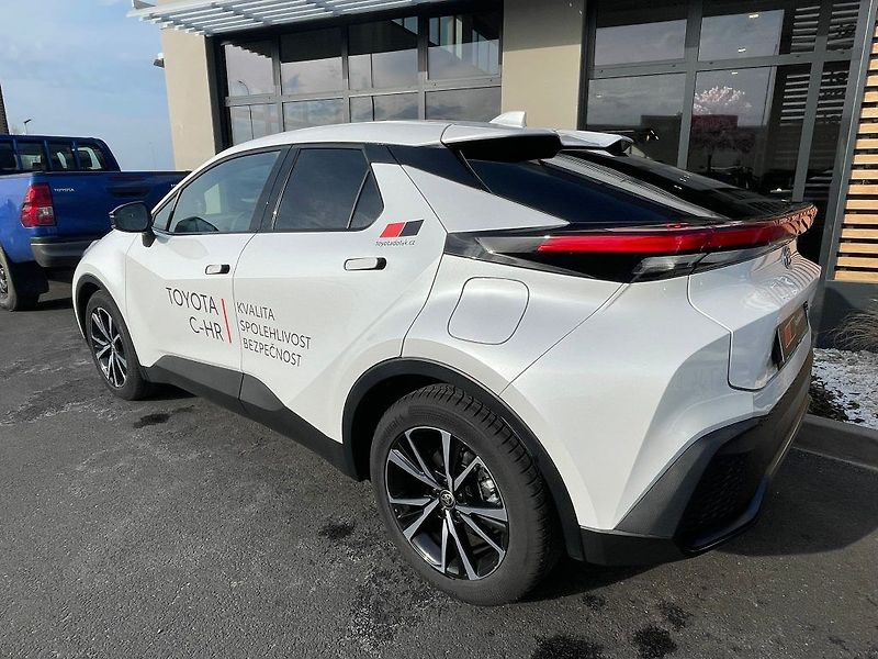Toyota C-HR 1.8 Hybrid 140HP Style - fotka 8 z 26