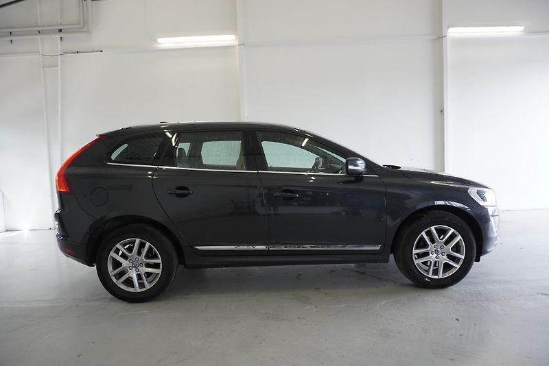 Volvo XC60 2,0 D4 AUTOMAT - fotka 4 z 32